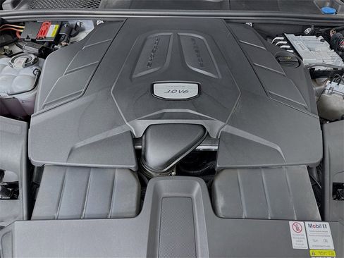 Used 2022 Porsche Cayenne Coupe image 34