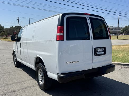 Used 2019 Chevrolet Express 2500 RWD image 3