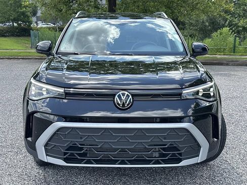 Used 2025 Volkswagen Taos SE FWD image 2