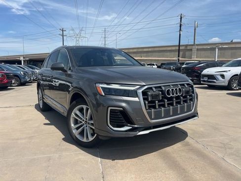 Used 2025 Audi Q7 3.0T Premium Plus AWD/4WD image 2