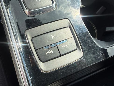 Used 2020 Ford Edge Titanium w/ Equipment Group 301A AWD/4WD image 25