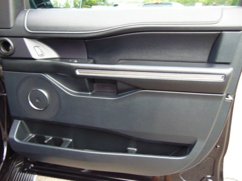 Used 2019 Ford Expedition Max XLT w/ Equipment Group 202A AWD/4WD image 54