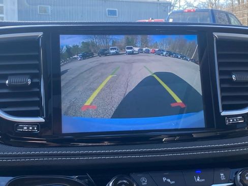 Used 2024 Chrysler Pacifica Limited image 14