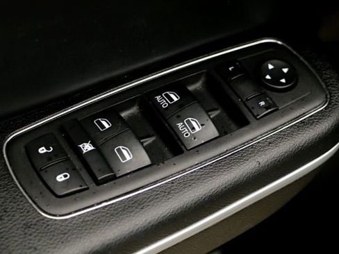 Used 2023 Chrysler 300 Touring L w/ Comfort Group RWD image 22