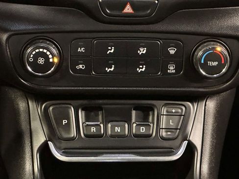 Used 2020 GMC Terrain SLE FWD image 20