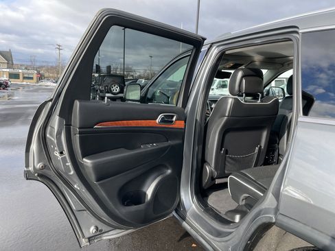 Used 2013 Jeep Grand Cherokee Overland image 25