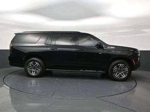 Used 2025 Chevrolet Suburban Z71 w/ Comfort Package AWD/4WD image 6
