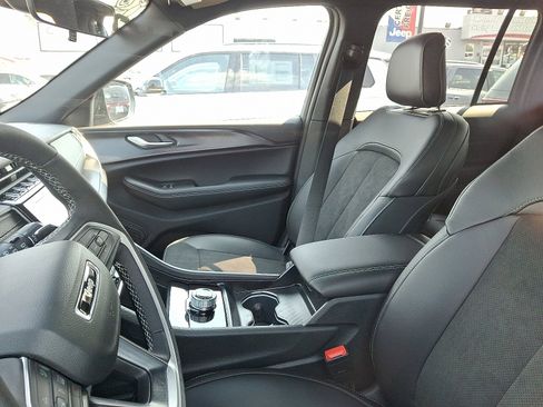 New 2025 Jeep Grand Cherokee Altitude image 5