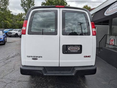 Used 2022 GMC Savana 2500 RWD image 4