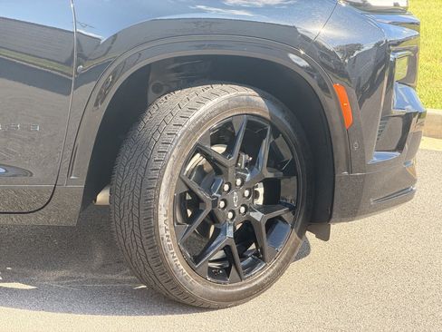 Used 2024 Chevrolet Traverse RS w/ LPO, Floor Liner Package FWD image 5