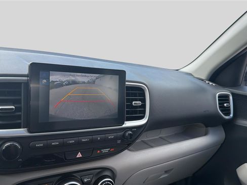 Used 2025 Hyundai Venue SEL FWD image 13