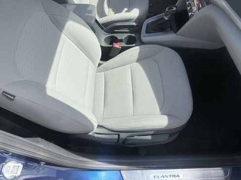 Used 2020 Hyundai Elantra SE FWD image 22