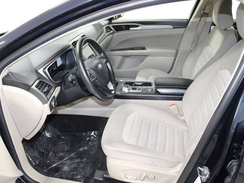 Used 2020 Ford Fusion SE FWD image 20