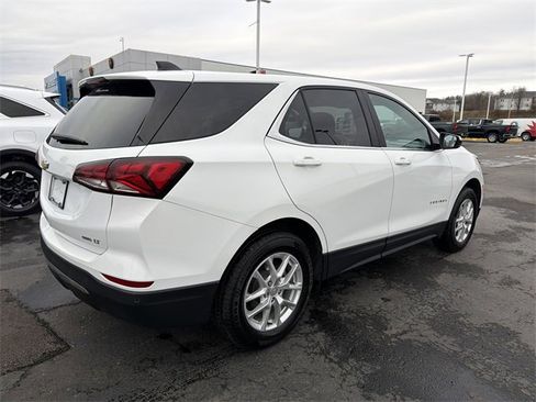 Used 2023 Chevrolet Equinox LT w/ Driver Convenience Package image 4