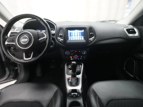 Used 2019 Jeep Compass Latitude w/ Popular Equipment Group AWD/4WD image 5