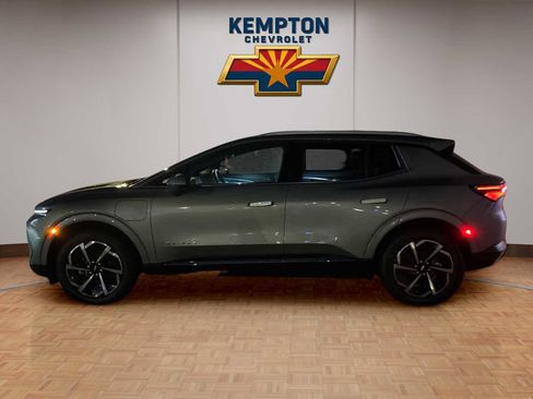 Used 2025 Chevrolet Equinox EV LT w/ Convenience Package image 3