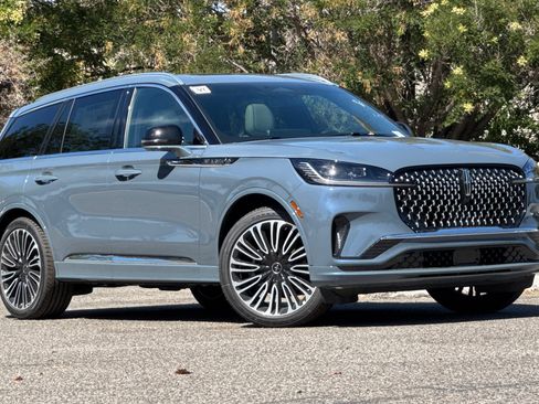 New 2025 Lincoln Aviator Black Label image 2