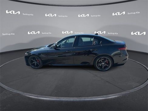 Used 2017 Alfa Romeo Giulia Ti w/ TI 19" Sport Package image 12