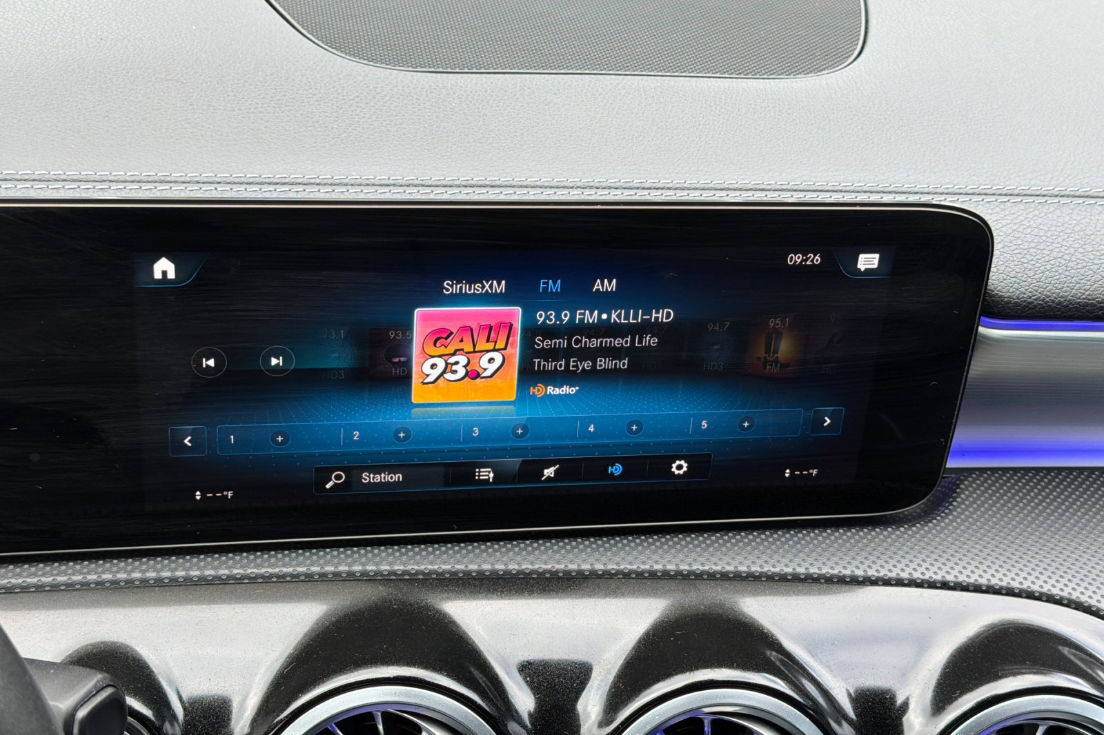 Used 2023 Mercedes-Benz CLA 250 w/ Premium Package image 18