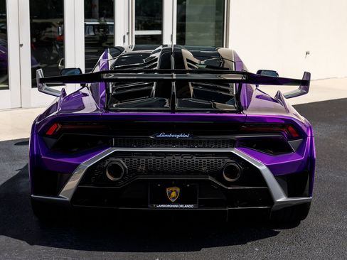 Used 2023 Lamborghini Huracan STO image 18