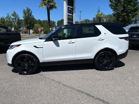 New 2025 Land Rover Discovery Dynamic SE image 2