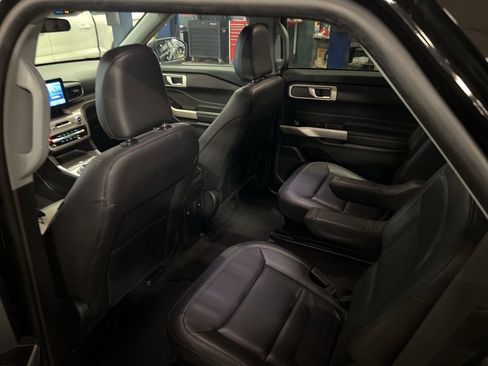 Used 2023 Ford Explorer XLT w/ Equipment Group 202A image 12
