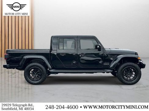 Used 2022 Jeep Gladiator Overland AWD/4WD image 2