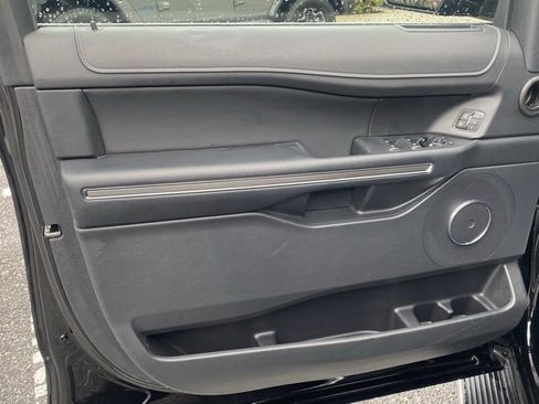 Used 2023 Ford Expedition XLT image 12