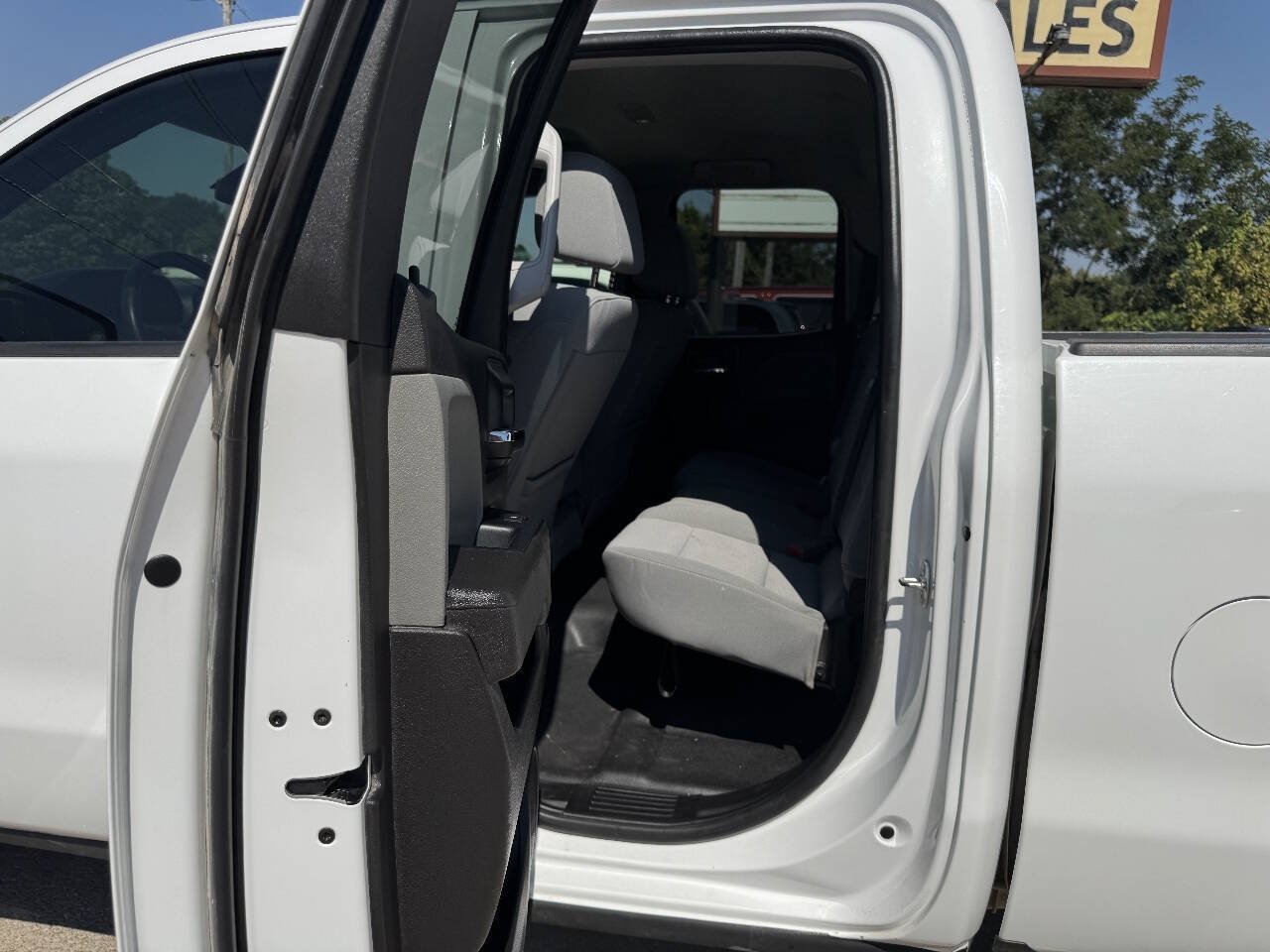 Used 2018 Chevrolet Silverado 1500 W/T w/ Trailering Package AWD/4WD image 18