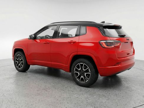 Used 2025 Jeep Compass Trailhawk AWD/4WD image 6