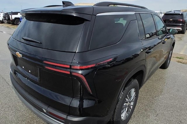 Used 2025 Chevrolet Traverse LT w/ Driver Confidence Package FWD image 5