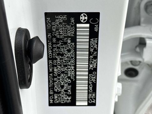 Used 2025 Toyota Corolla SE image 30