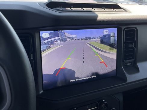 Used 2025 Ford Bronco Badlands image 16