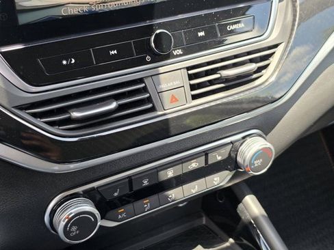 Used 2024 Nissan Altima 2.5 SR w/ SR Premium Package image 26