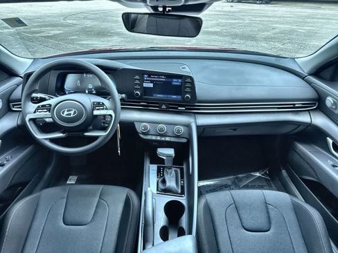 Used 2025 Hyundai Elantra SE FWD image 24