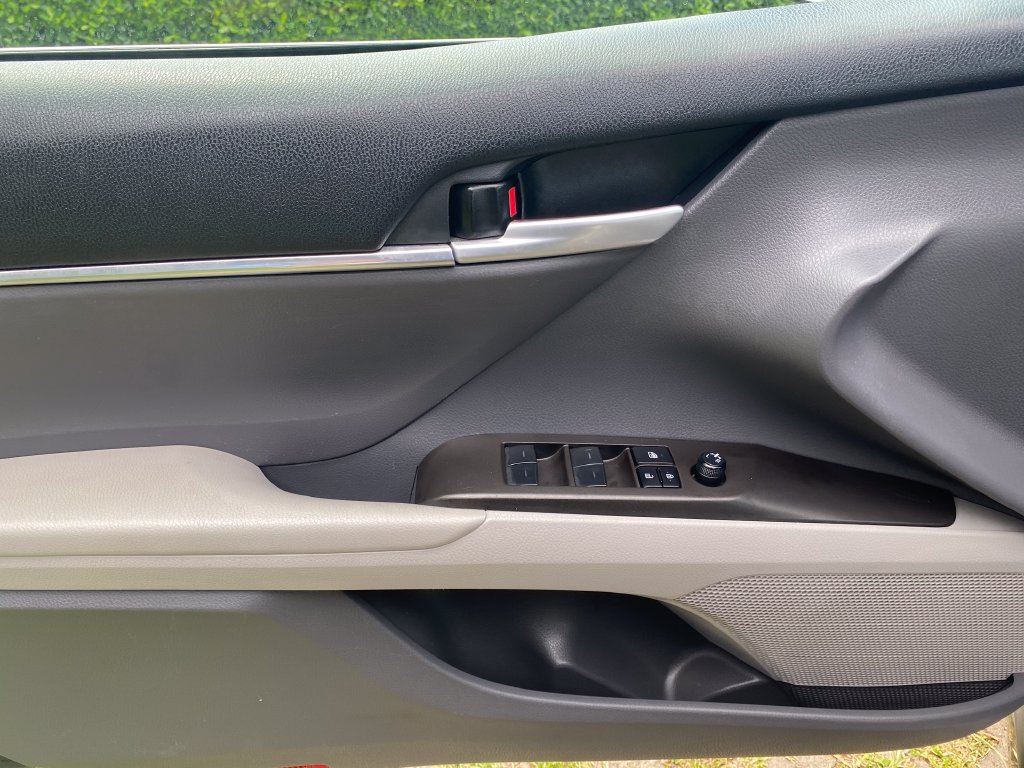 Used 2024 Toyota Camry SE FWD image 12