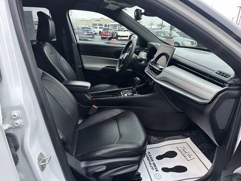 Used 2023 Jeep Compass Limited image 25