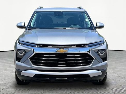 Used 2025 Chevrolet TrailBlazer LT AWD/4WD image 2