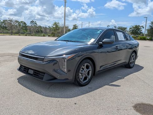 Certified 2025 Kia K4 FWD image 9