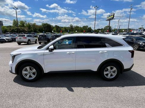 Certified 2026 Kia Sorento LX FWD image 28