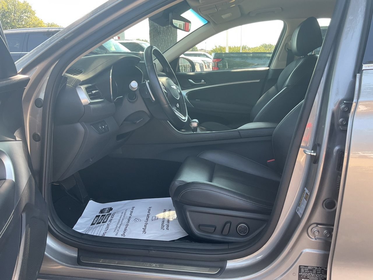 Used 2025 Genesis G70 2.5T RWD image 8