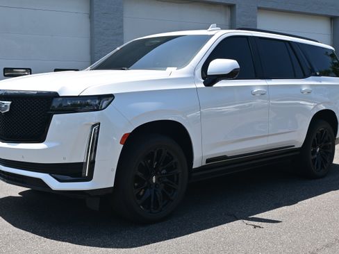 Used 2023 Cadillac Escalade Sport w/ LPO, ONYX Package AWD/4WD image 5