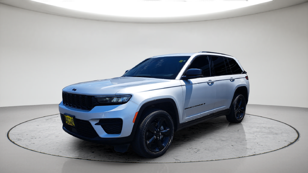 Used 2023 Jeep Grand Cherokee Altitude AWD/4WD image 1