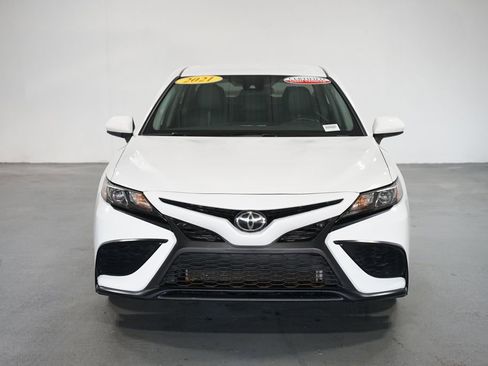Certified 2021 Toyota Camry SE image 2