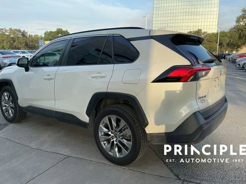 Used 2021 Toyota RAV4 XLE Premium FWD image 4