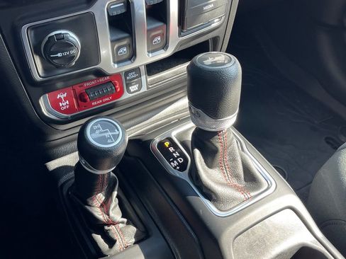 Used 2021 Jeep Wrangler Rubicon w/ LED Lighting Group image 14