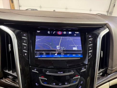 Used 2016 Cadillac Escalade Premium image 21