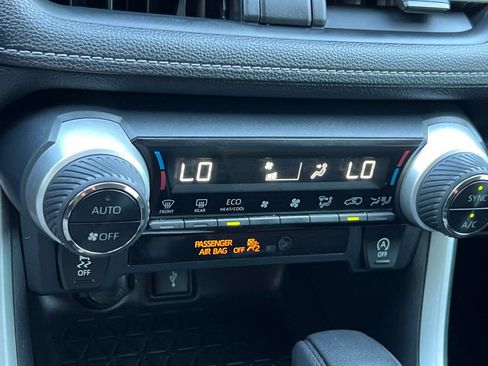 Used 2020 Toyota RAV4 XLE image 21