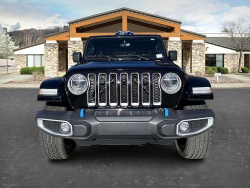 Used 2022 Jeep Wrangler Unlimited Sahara w/ Cold Weather Group image 2