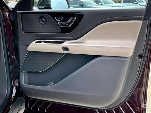 Used 2020 Lincoln Aviator Reserve image 21